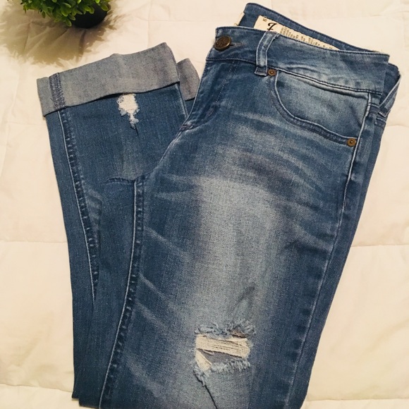 Indigo Rein Denim - Indigo Rein distressed jean capris size 7
